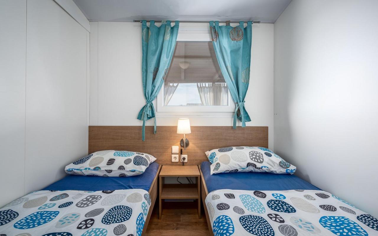 Panorama Mobile Homes In Camping Park Umag Chambre photo
